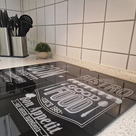 Dehome - Enjoy - By Station Apartment *